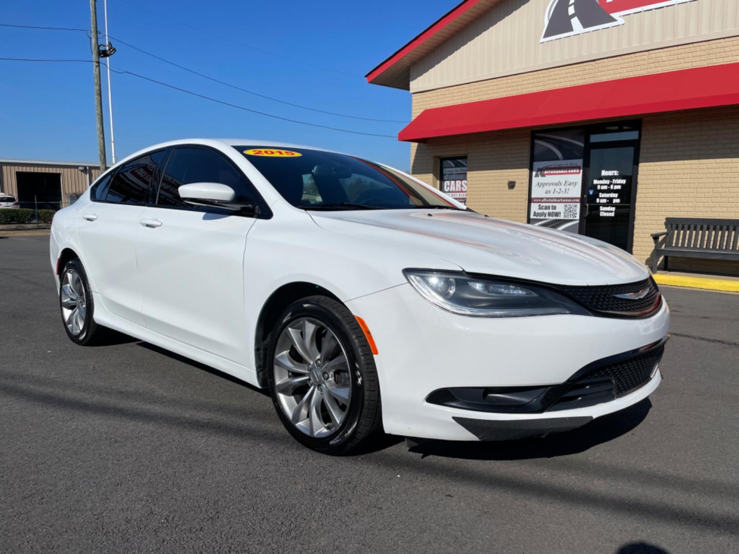 2015 White Chrysler 200 (1C3CCCBB6FN) with an 4-Cyl, MultiAir, 2.4L engine, Automatic, 9-Spd transmission, located at 8008 Warden Rd, Sherwood, AR, 72120, (501) 801-6100, 34.830078, -92.186684 - Photo#1